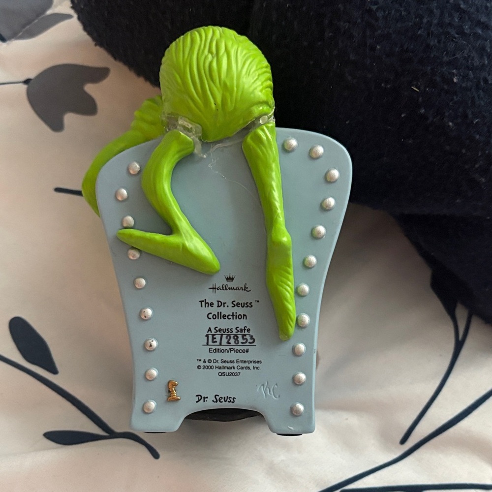 Hallmark Grinch coin bank Holiday Decor in Green and Blue - Picture 4 of 7